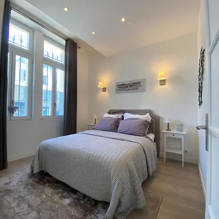 Grand Chateau De Apartment *